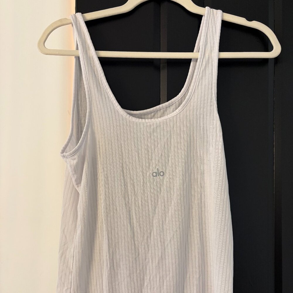 Alo Yoga Ribbed Scoop Tank – White